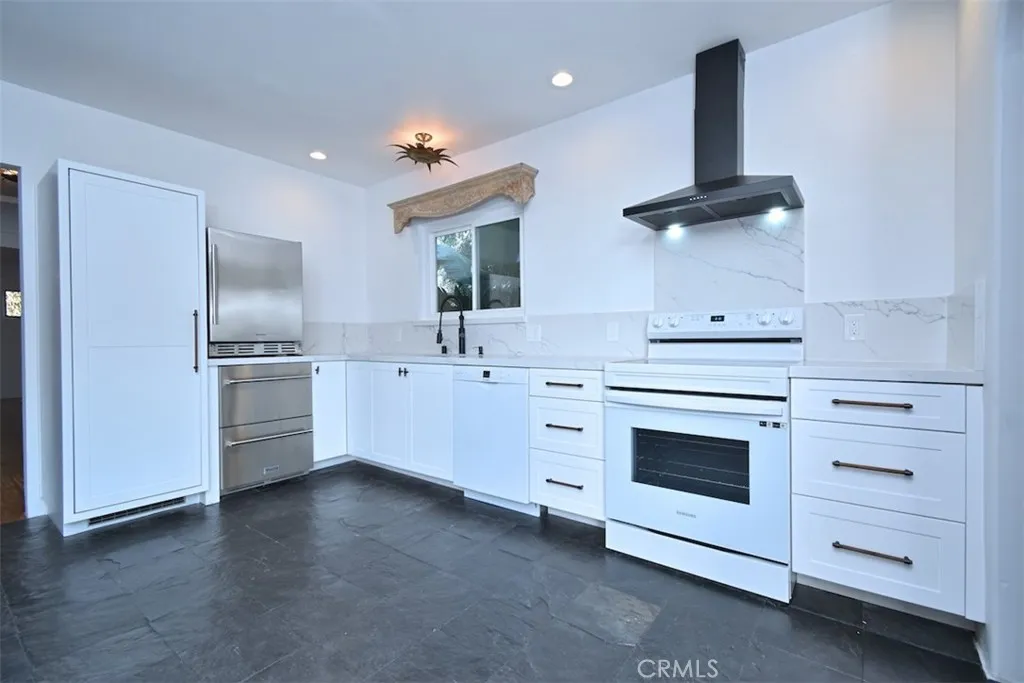 Los Angeles, California 90035, United States, 4 Bedrooms Bedrooms, ,3 BathroomsBathrooms,Residential,Active,21890