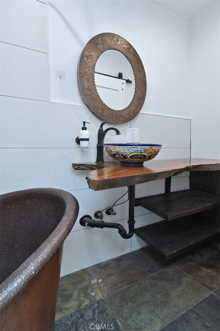 Los Angeles, California 90035, United States, 4 Bedrooms Bedrooms, ,3 BathroomsBathrooms,Residential,Active,21890