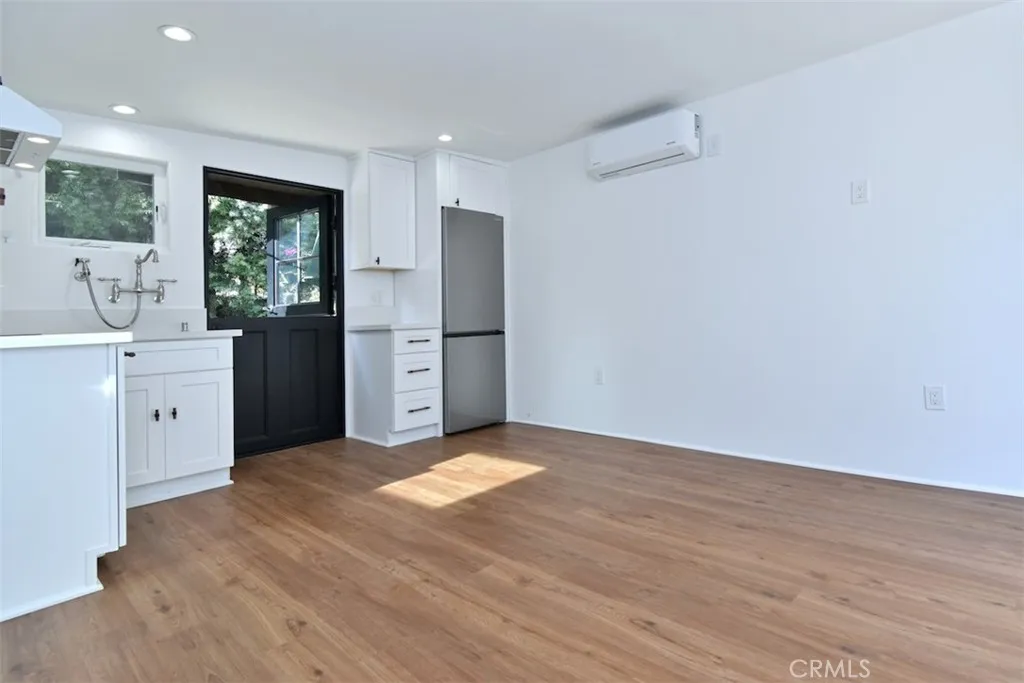 Los Angeles, California 90035, United States, 4 Bedrooms Bedrooms, ,3 BathroomsBathrooms,Residential,Active,21890