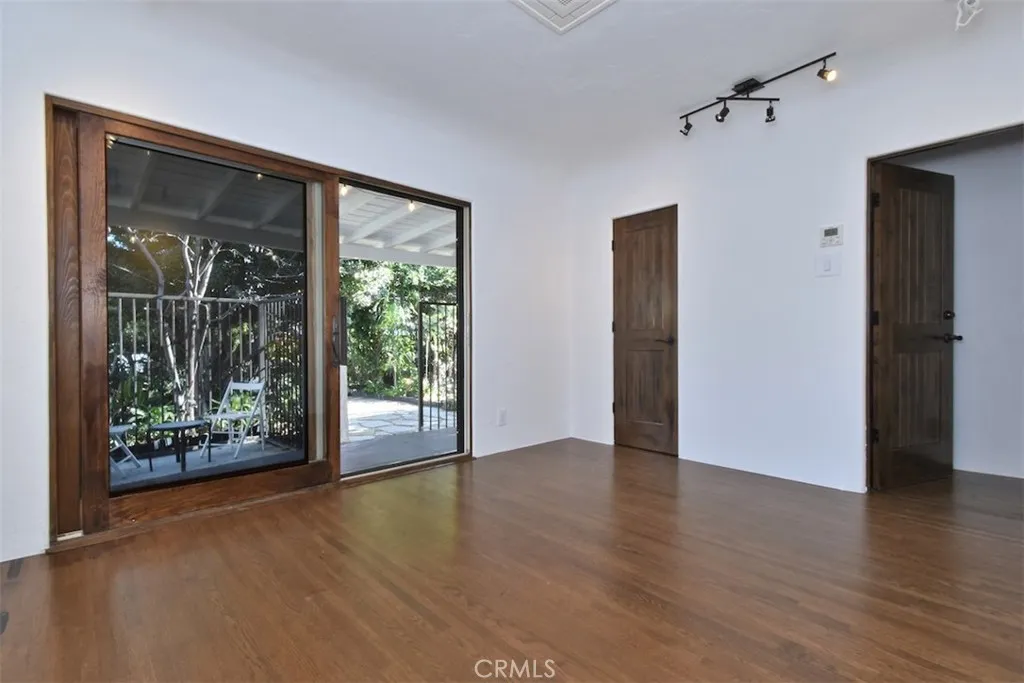 Los Angeles, California 90035, United States, 4 Bedrooms Bedrooms, ,3 BathroomsBathrooms,Residential,Active,21890