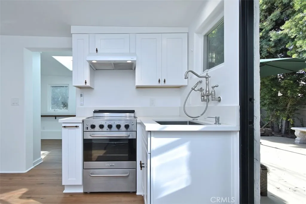 Los Angeles, California 90035, United States, 4 Bedrooms Bedrooms, ,3 BathroomsBathrooms,Residential,Active,21890