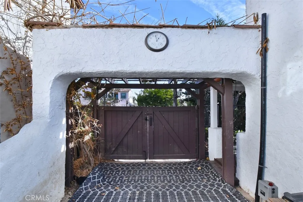 Los Angeles, California 90035, United States, 4 Bedrooms Bedrooms, ,3 BathroomsBathrooms,Residential,Active,21890