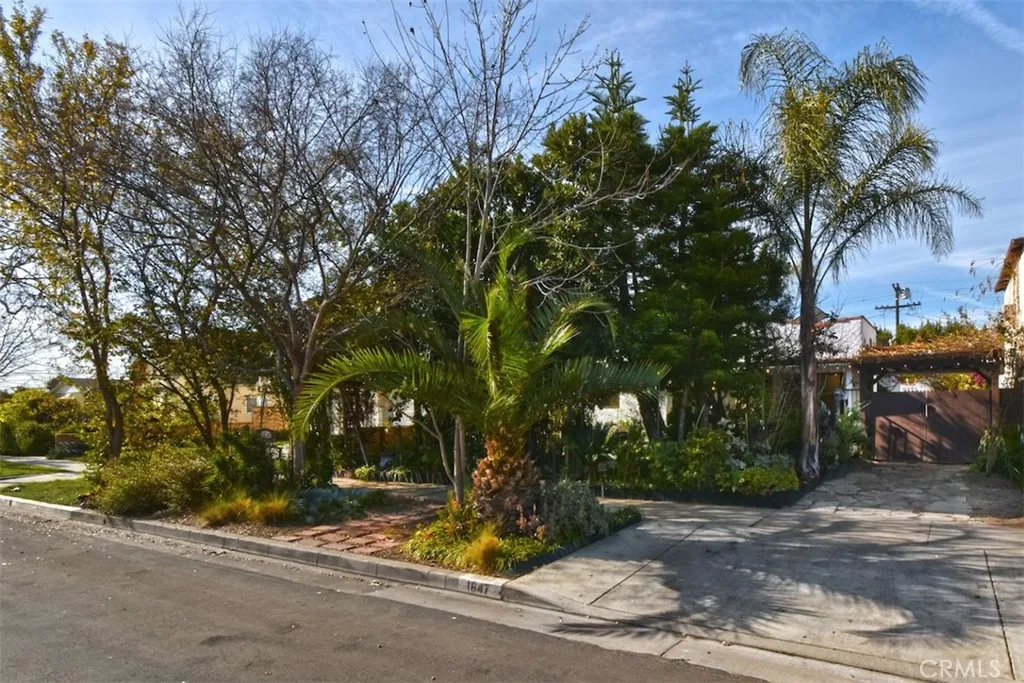 Los Angeles, California 90035, United States, 4 Bedrooms Bedrooms, ,3 BathroomsBathrooms,Residential,Active,21890