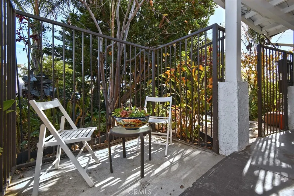 Los Angeles, California 90035, United States, 4 Bedrooms Bedrooms, ,3 BathroomsBathrooms,Residential,Active,21890