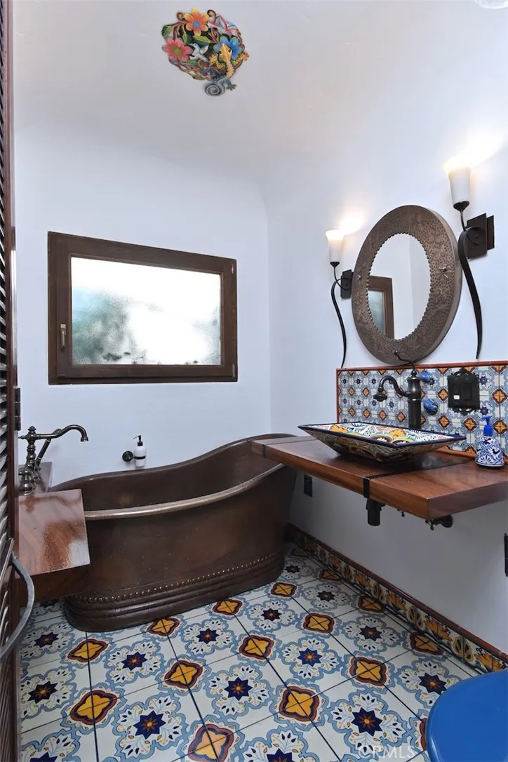 Los Angeles, California 90035, United States, 4 Bedrooms Bedrooms, ,3 BathroomsBathrooms,Residential,Active,21890