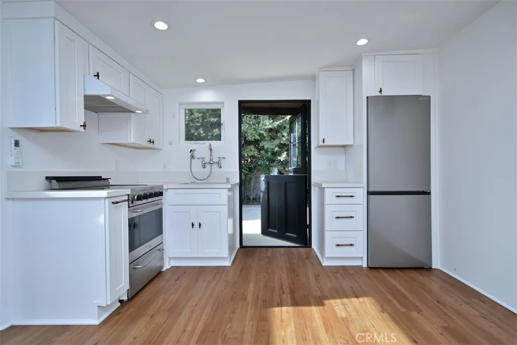 Los Angeles, California 90035, United States, 4 Bedrooms Bedrooms, ,3 BathroomsBathrooms,Residential,Active,21890