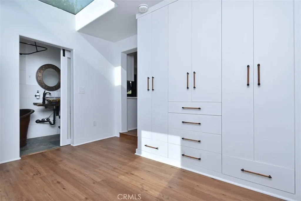 Los Angeles, California 90035, United States, 4 Bedrooms Bedrooms, ,3 BathroomsBathrooms,Residential,Active,21890