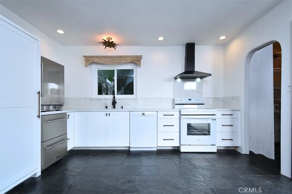 Los Angeles, California 90035, United States, 4 Bedrooms Bedrooms, ,3 BathroomsBathrooms,Residential,Active,21890