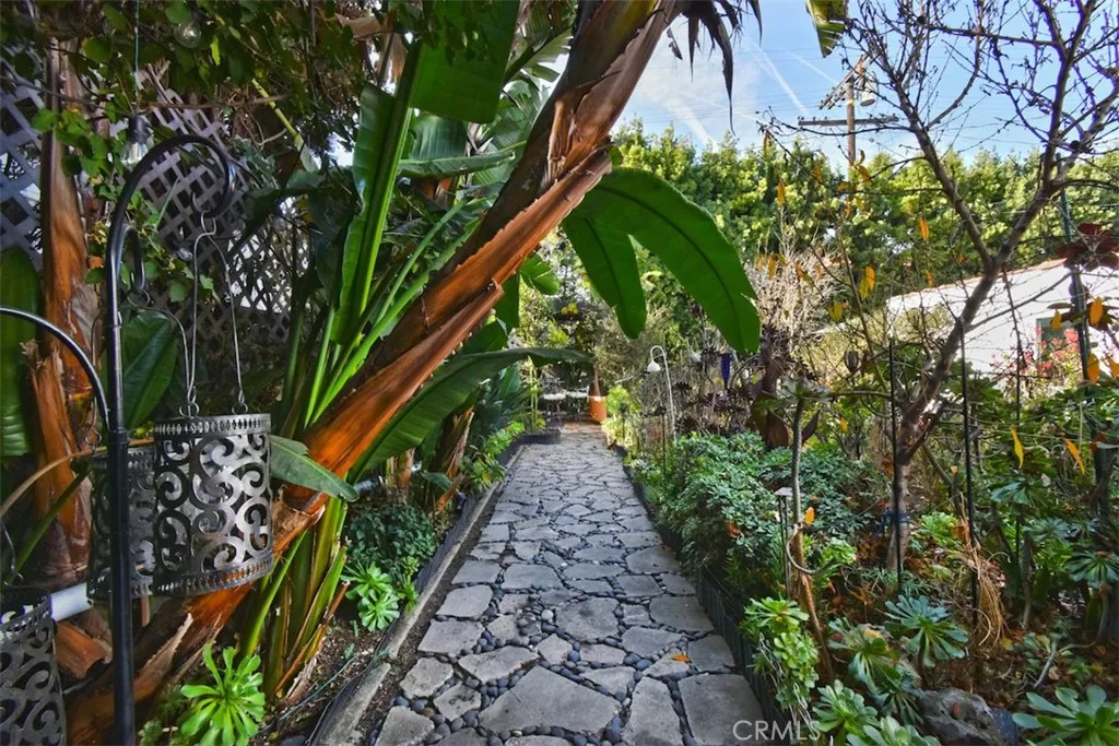 Los Angeles, California 90035, United States, 4 Bedrooms Bedrooms, ,3 BathroomsBathrooms,Residential,Active,21890