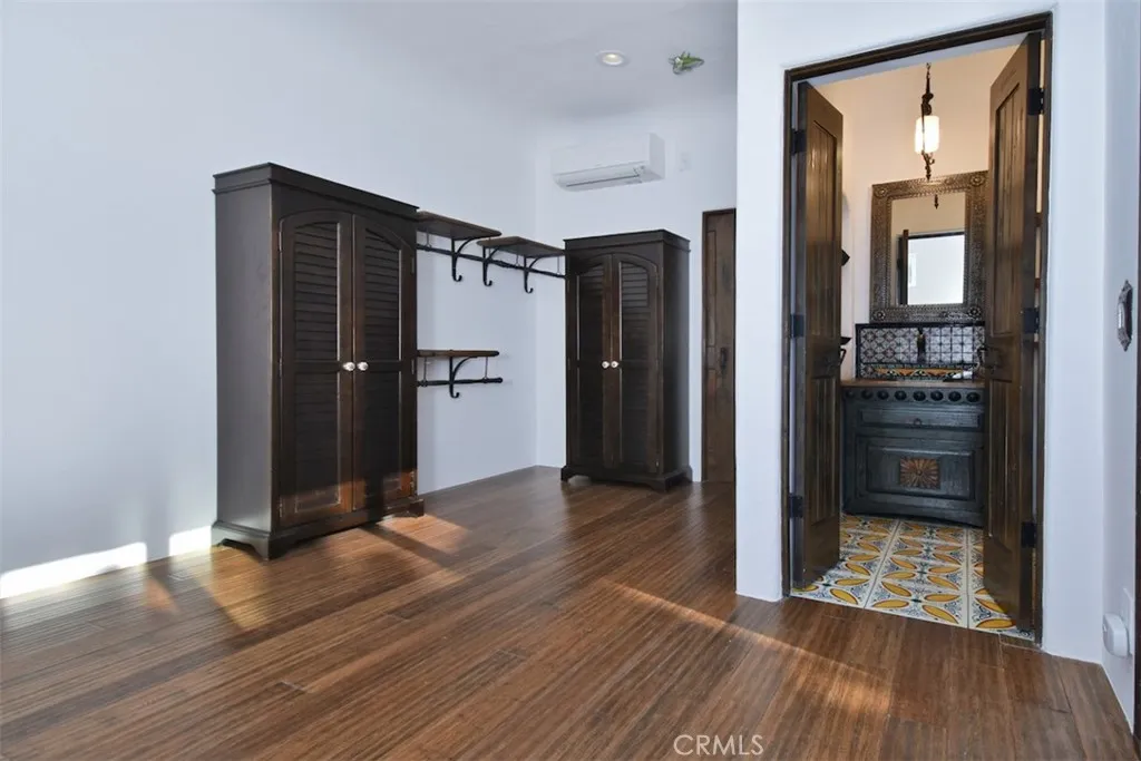 Los Angeles, California 90035, United States, 4 Bedrooms Bedrooms, ,3 BathroomsBathrooms,Residential,Active,21890