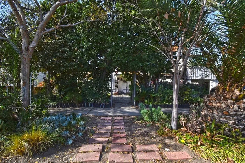 Los Angeles, California 90035, United States, 4 Bedrooms Bedrooms, ,3 BathroomsBathrooms,Residential,Active,21890