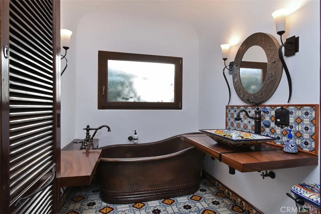 Los Angeles, California 90035, United States, 4 Bedrooms Bedrooms, ,3 BathroomsBathrooms,Residential,Active,21890