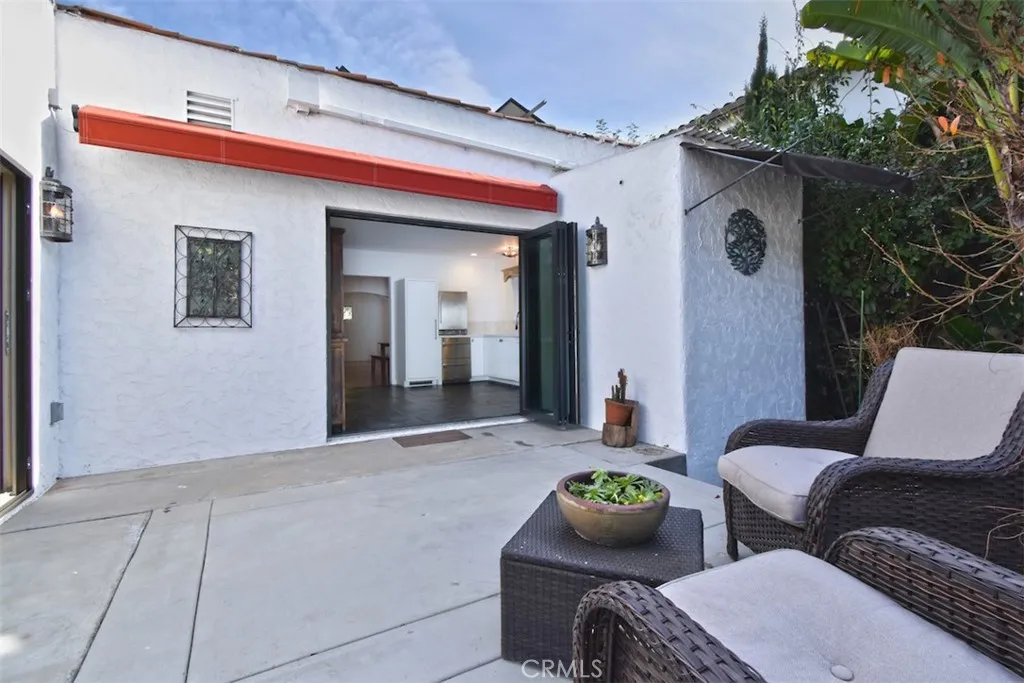 Los Angeles, California 90035, United States, 4 Bedrooms Bedrooms, ,3 BathroomsBathrooms,Residential,Active,21890