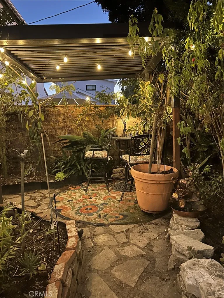 Los Angeles, California 90035, United States, 4 Bedrooms Bedrooms, ,3 BathroomsBathrooms,Residential,Active,21890