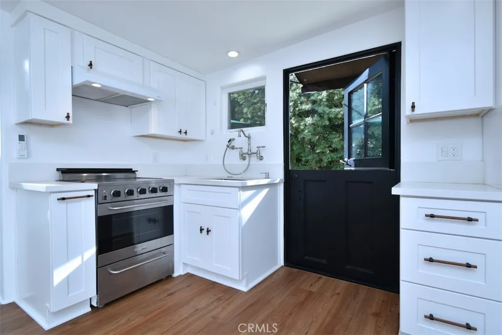 Los Angeles, California 90035, United States, 4 Bedrooms Bedrooms, ,3 BathroomsBathrooms,Residential,Active,21890