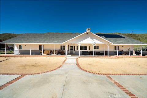 A home in Leona Valley