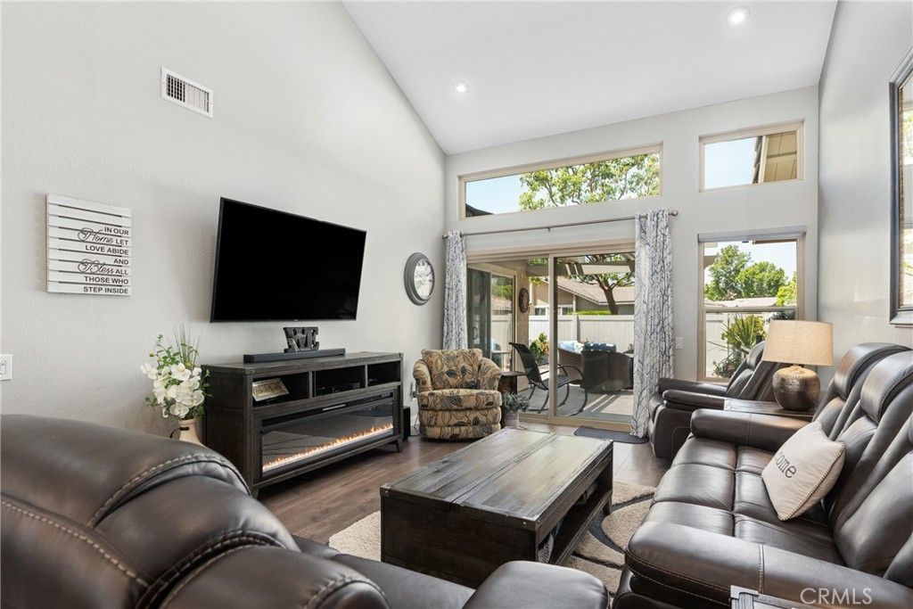 listing image 130722606361492277363