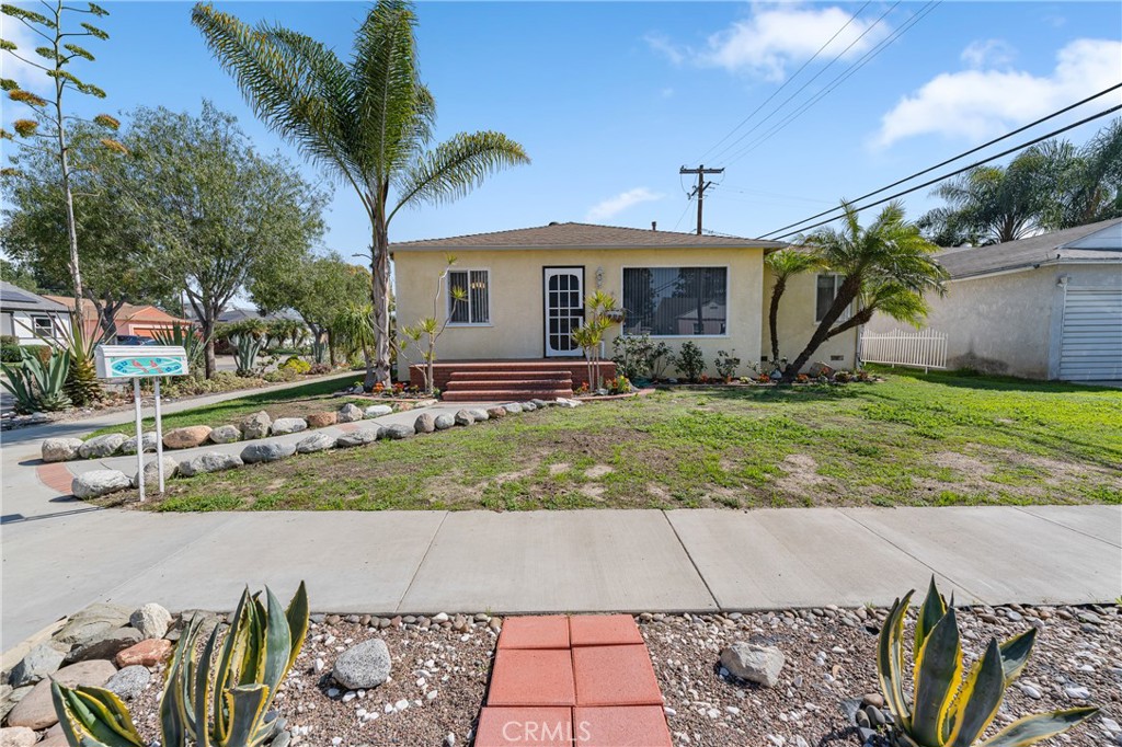 3568 Roxanne Avenue