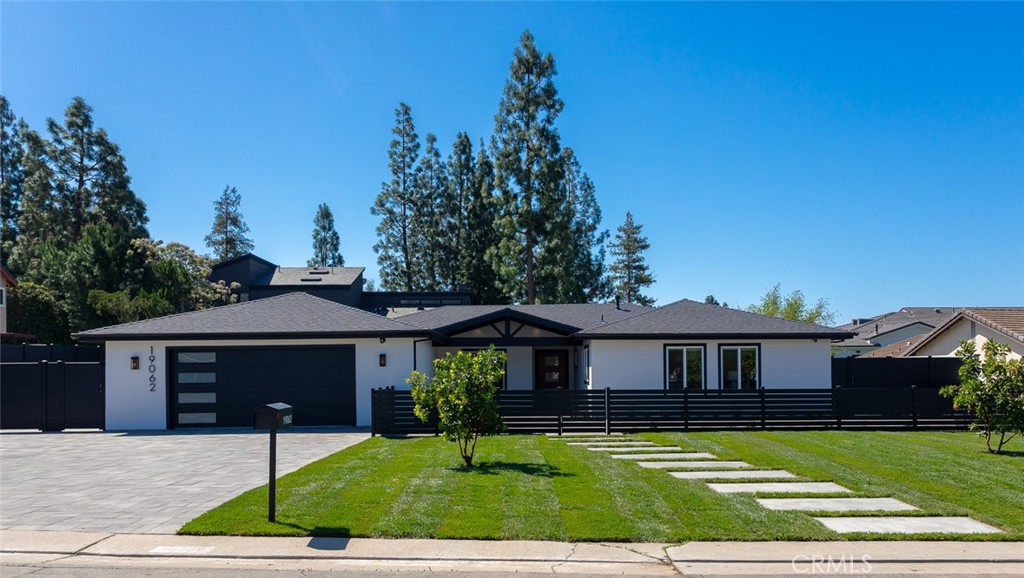 19062 Lamplight Lane