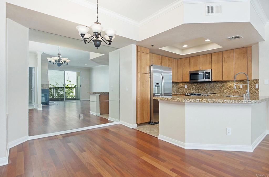 listing image 130725510329139152195