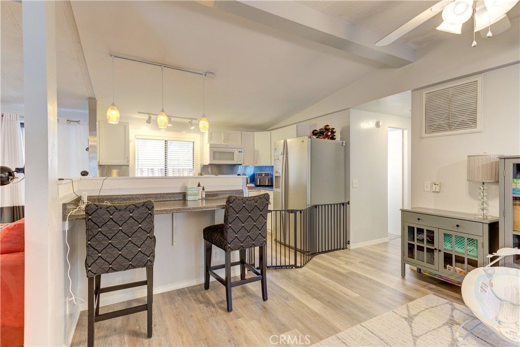 listing image 130729507233924171878