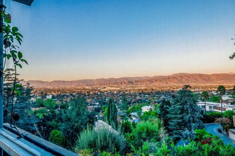 A home in Studio City