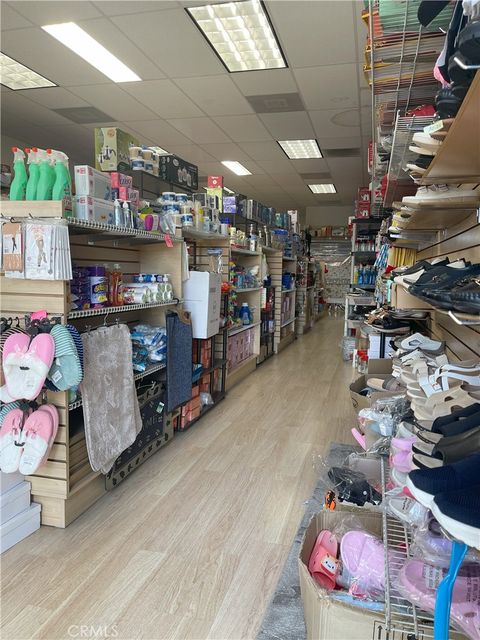 Photo of 912 S Glenoaks blvd Blvd, Burbank, CA 91502 (MLS # GD24077984)