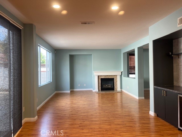 927 W Paramount Street