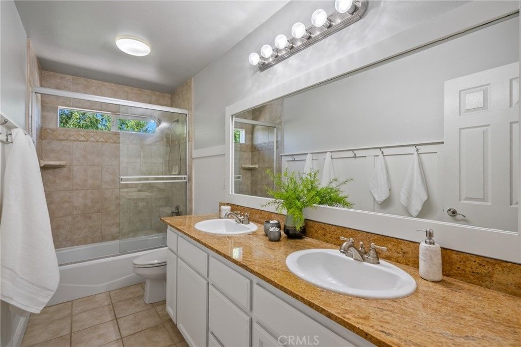 listing image 130728497941049349069