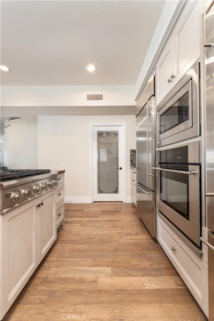 Los Angeles, California 90068, United States, 4 Bedrooms Bedrooms, ,4 BathroomsBathrooms,Residential,Active,4234