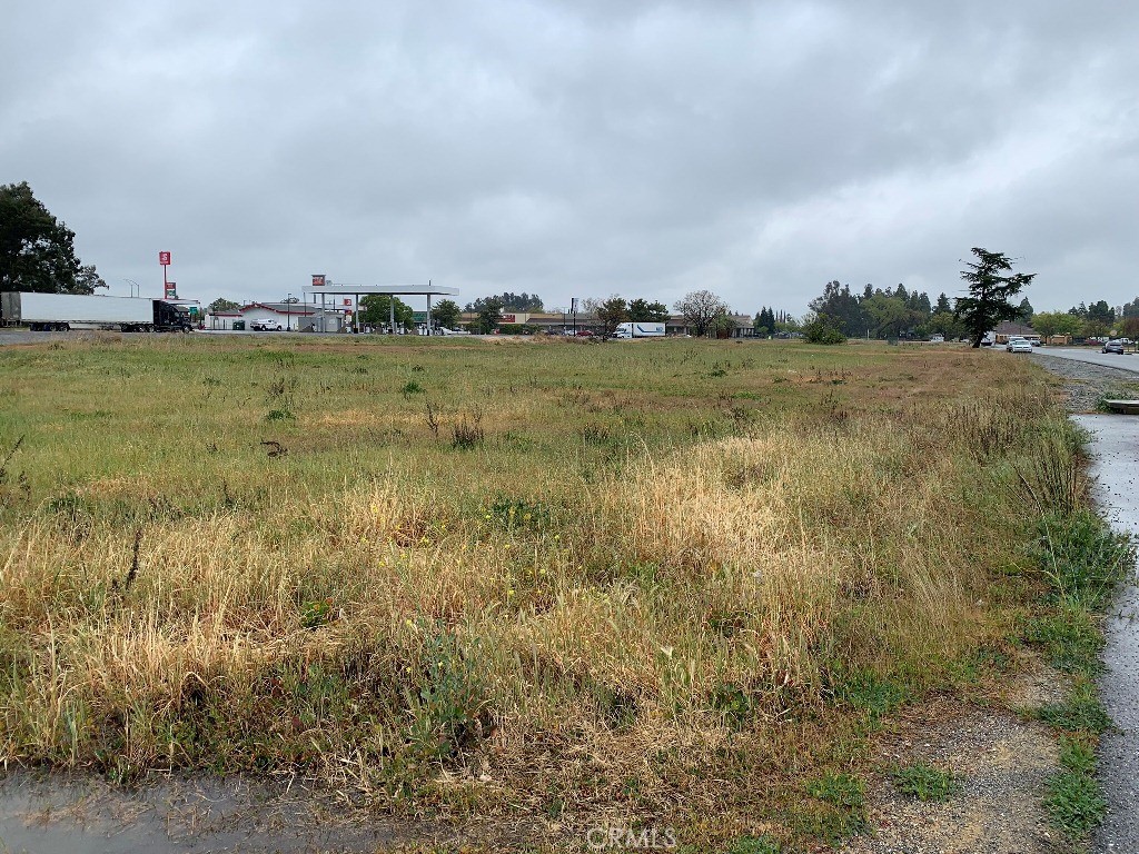 Prime commercial property just one block East of I-5. This is a great location with easy access to
I-5 and close to the downtown area. C-2 zoning allows for a wide variety of uses.