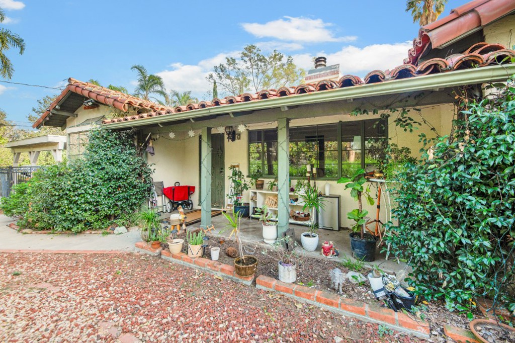 Properties 3 17520 Kingsbury Street