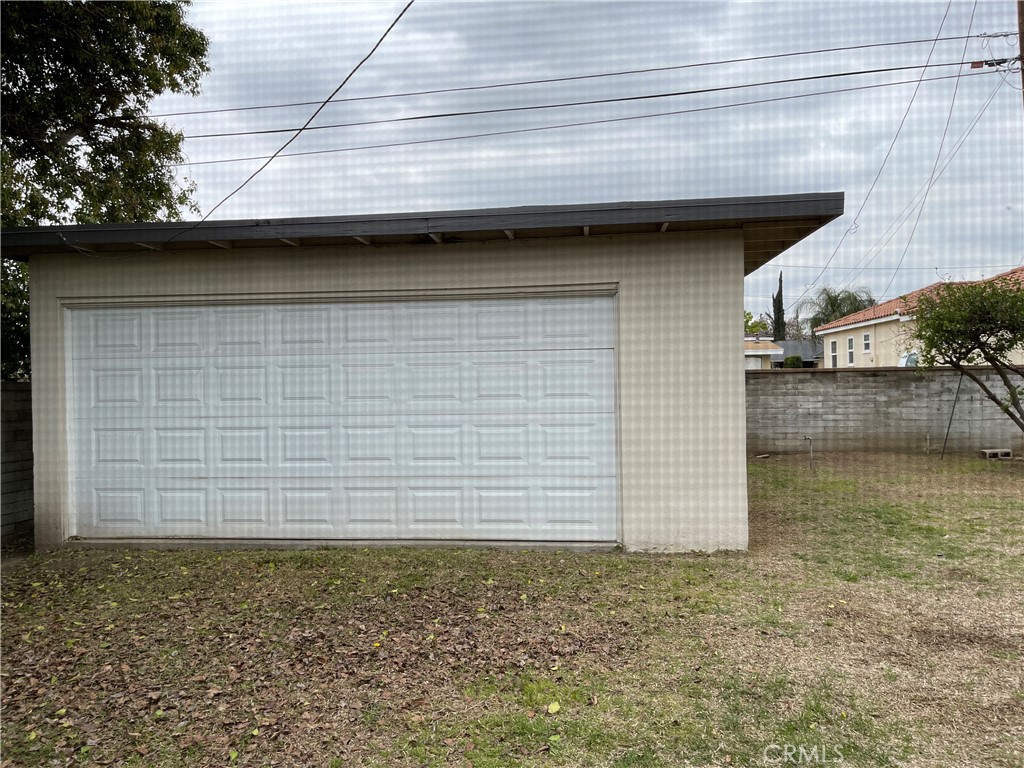 Photo 13 of 13 of 1171 N Terrace Avenue house