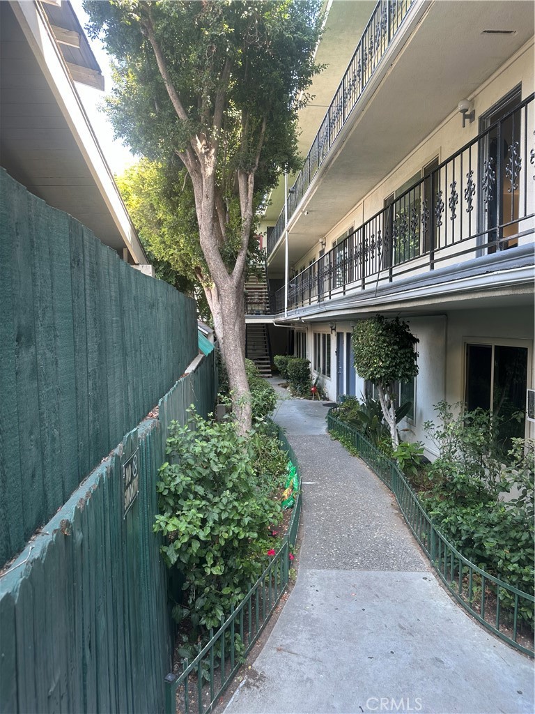 737 E 5th Street