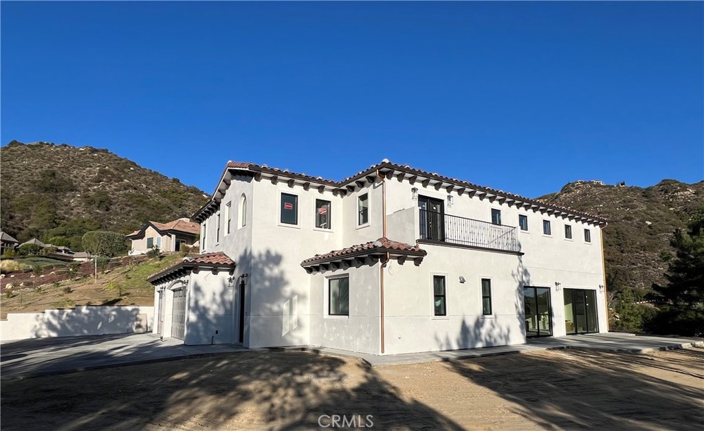 22176 Twin Oaks Court