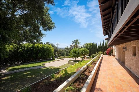 A home in North Tustin