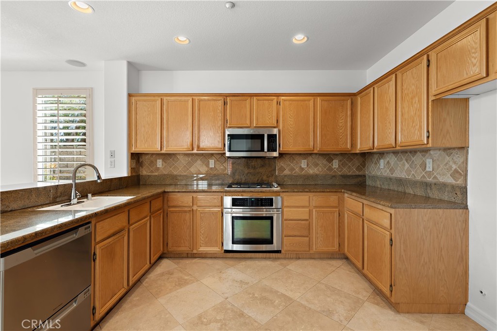 Promenade (PROM) - Residential Lease