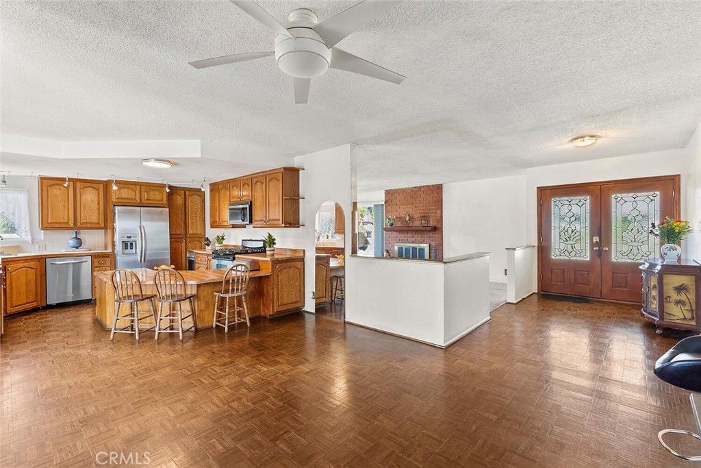 listing image 203