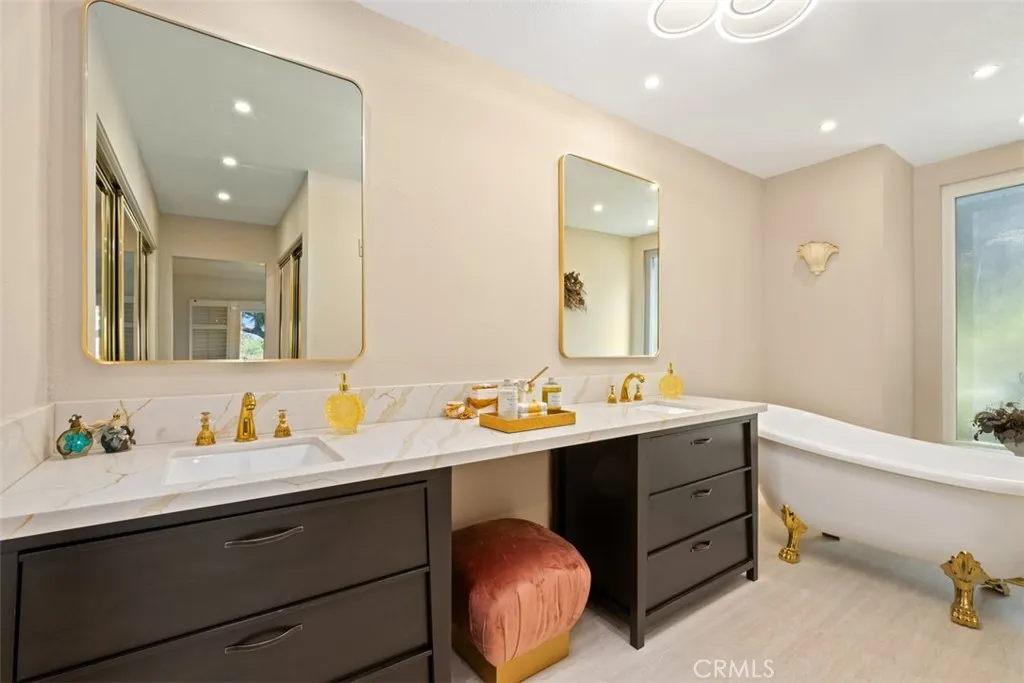 Irvine, California 92612, United States, 3 Bedrooms Bedrooms, ,3 BathroomsBathrooms,Residential,Active,106827