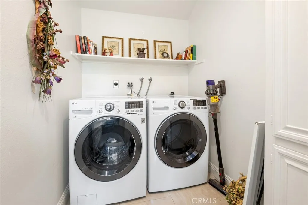 Irvine, California 92612, United States, 3 Bedrooms Bedrooms, ,3 BathroomsBathrooms,Residential,Active,106827