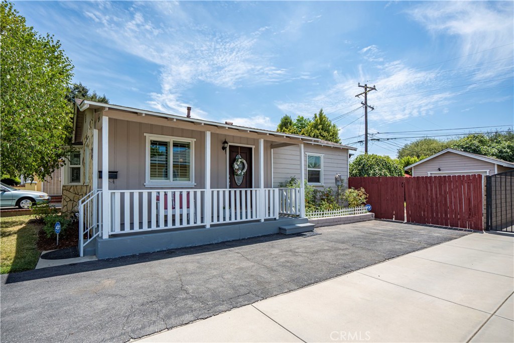 Photo 2 of 31 of 830 W Foothill Boulevard house
