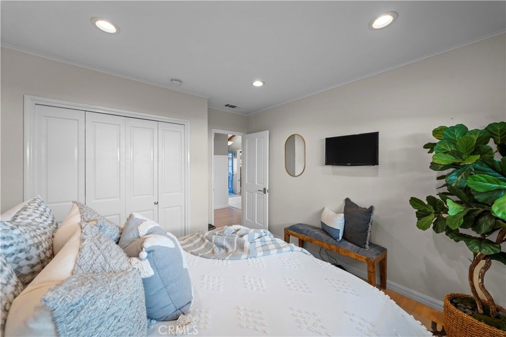 listing image 130724518054713230093