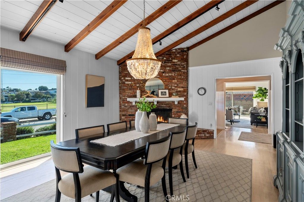 listing image 130722472953560216251