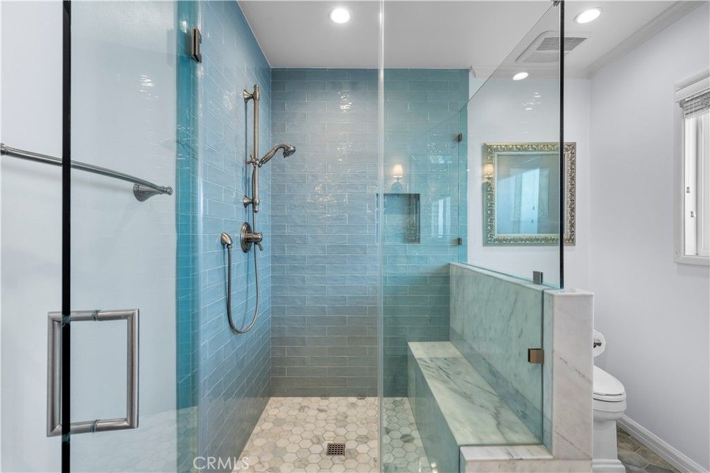 listing image 130727621416850184536