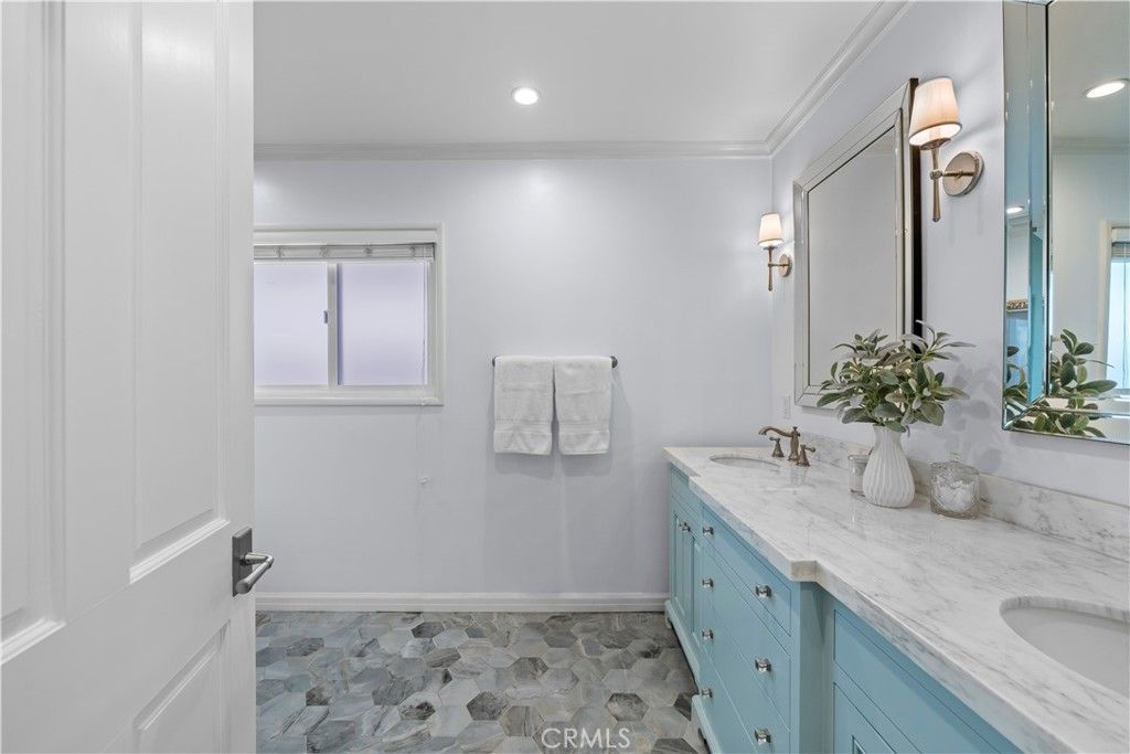listing image 130728120634522360369
