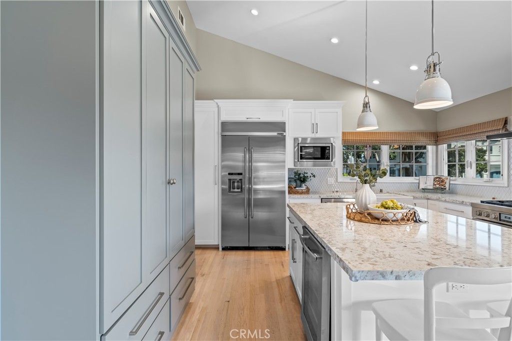 listing image 130720512619116636636