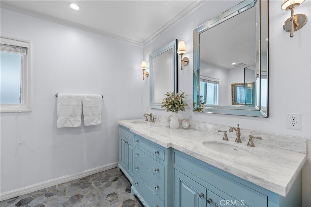 listing image 130726732808910271283