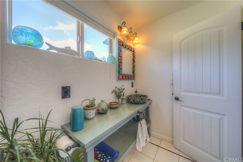 listing image 130725335716801662463