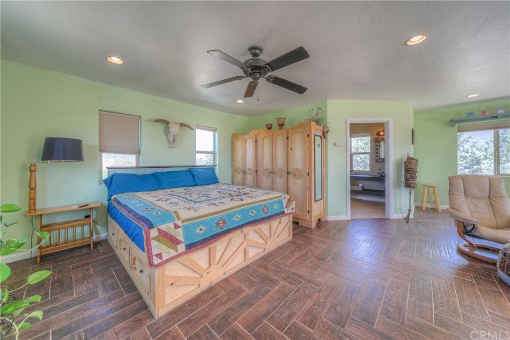 listing image 130724305644359539795
