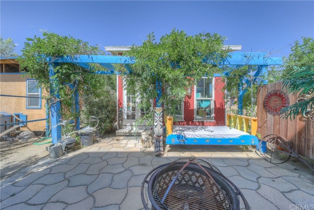 listing image 130723679111930418842